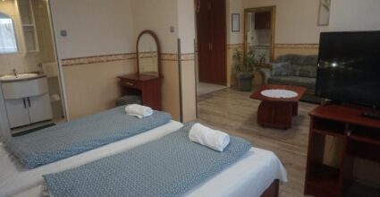 Hotel Ajka Üzletház / Panzió