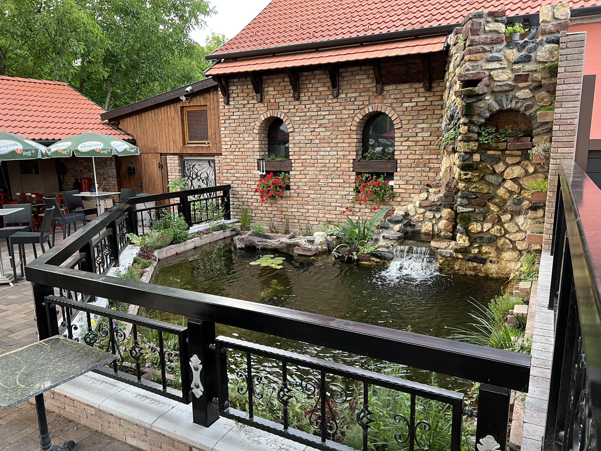 Retro Étterem belső udvara